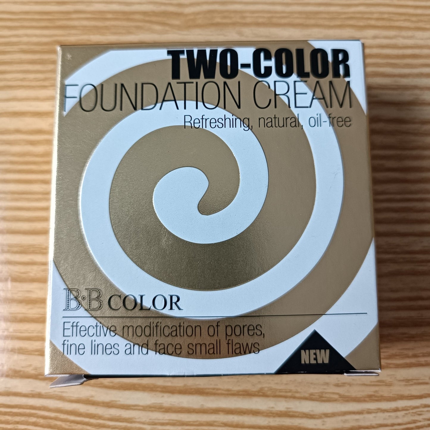 New Two color Foundation Cream 12g at Lotshop.pk