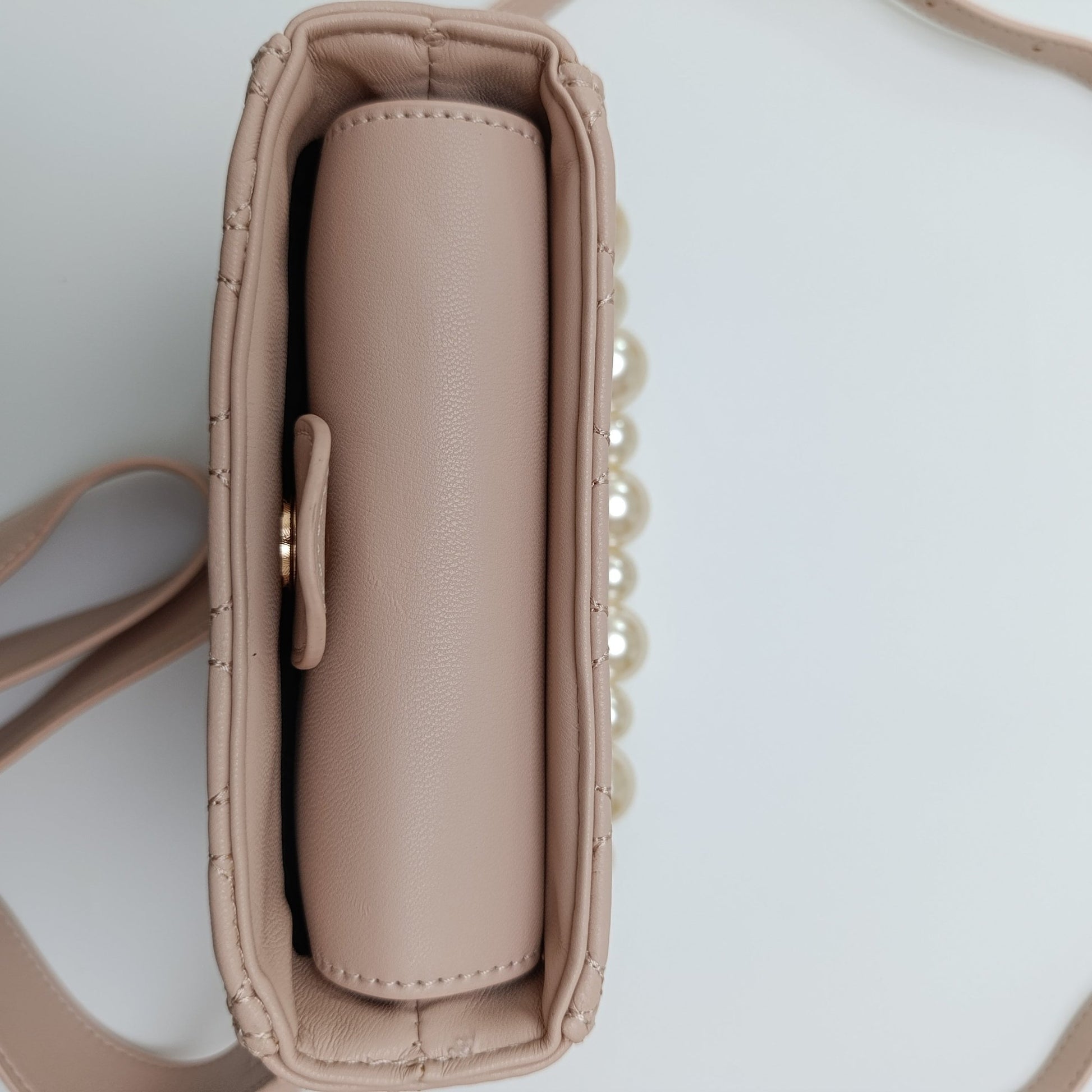 Pearl Handle Quilted Crossbody Bag – Elegant, Trendy & Versatile for Every Occasion - 6070 - Lotshop.pk