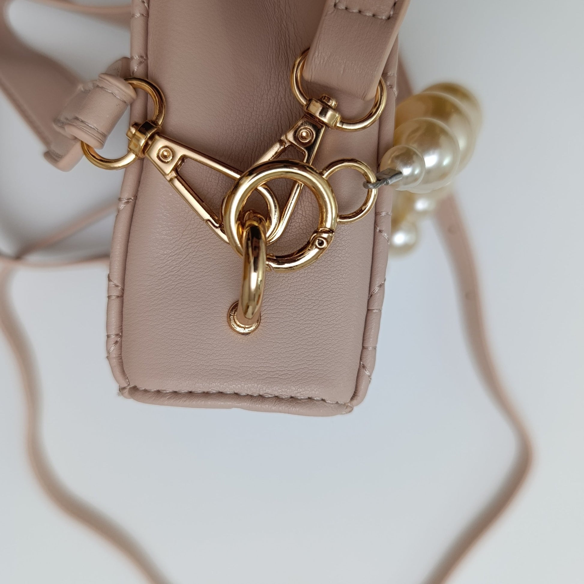 Pearl Handle Quilted Crossbody Bag – Elegant, Trendy & Versatile for Every Occasion - 6070 - Lotshop.pk