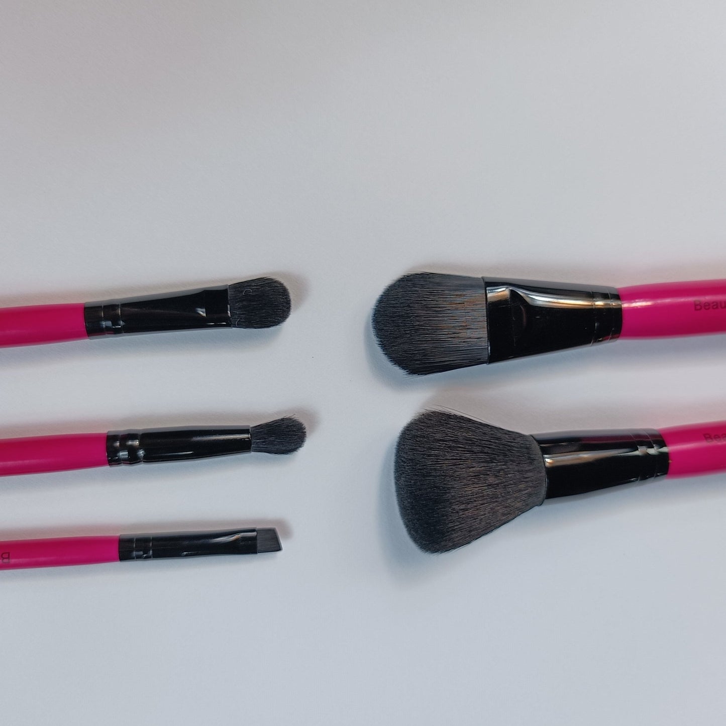 Portable Makeup Brushes 5pcs with Pouch – Essential Beauty Tools - Lotshop.pk