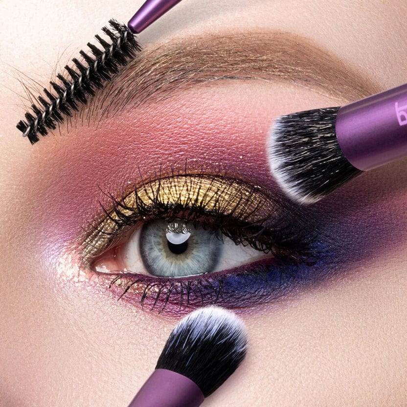 Real Techniques Eye Shade + Blend Set with RT 300 RT 301 RT 341 RT 343 available in Pakistan.