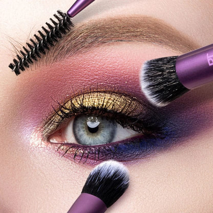 Real Techniques Eye Shade + Blend Set with RT 300 RT 301 RT 341 RT 343 available in Pakistan.