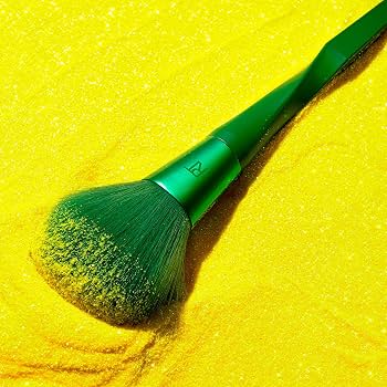 Real Techniques Nectar Pop Surreal Sheen Powder Brush RT 079 – Best Price Online in Pakistan