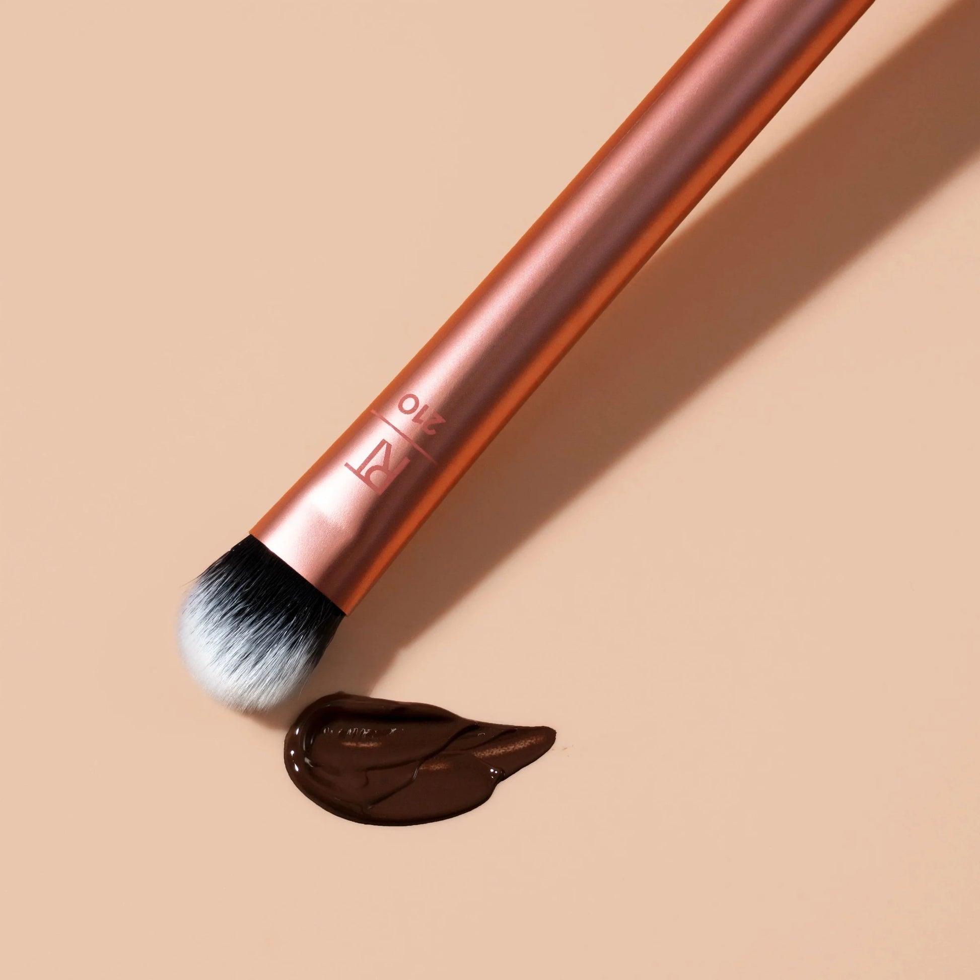 Real Techniques RT 210 Makeup Brush for Concealer, Color Corrector and Cream Products