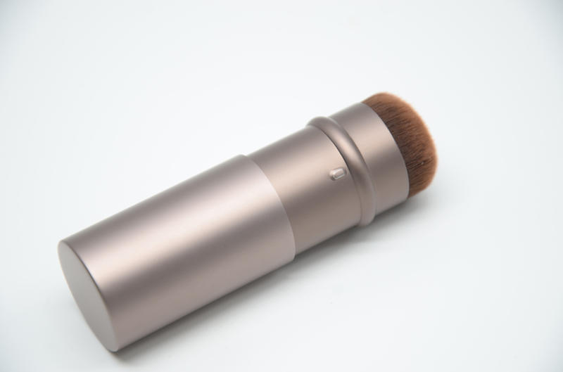Retractable Kabuki Brush - Ultimate On - the - Go Makeup Tool - Lotshop.pk