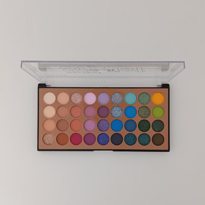 Ushas Perfect Stylist Eyeshadow Palette – Professional Multi-Shade Glam Kits